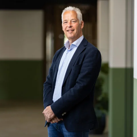 Over VG-D. MARTIN DEKKER