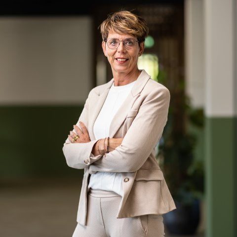 Over VG-D. THEA VAN SCHAIK